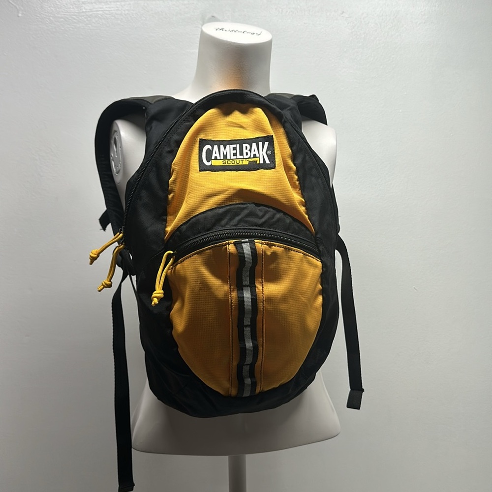 Camelbak Scout Backpack Day Pack Hydration Bladder Youth Kids Yellow Black